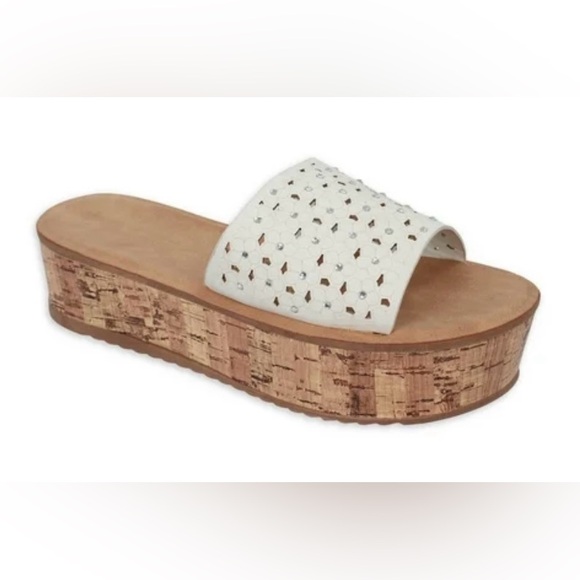 Sizes 8, 8.5, 9, 10, 11  Alexis Bendel Crochet Low Heel Platform Wedge Sandal - Picture 1 of 5